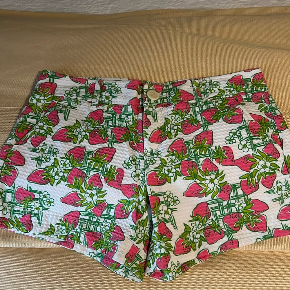 Lilly Pulitzer Strawberry Women’s size 6 shorts